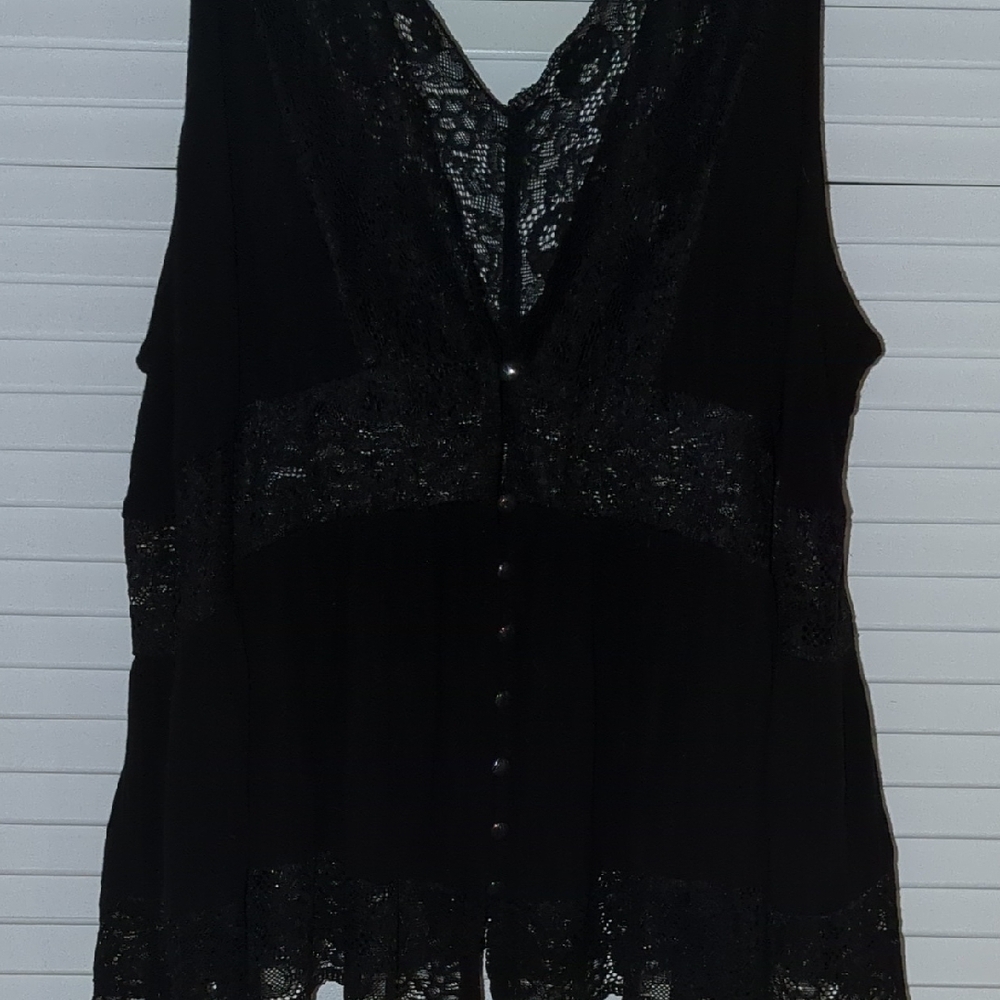 Forever 21 Black Lace Detail Top - Picture 2 of 6